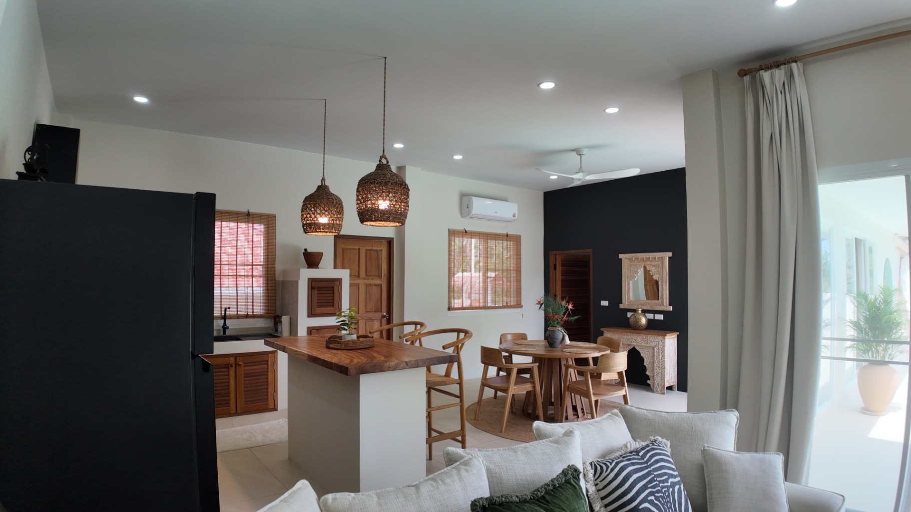 Dining area overview inside Villa Reina
