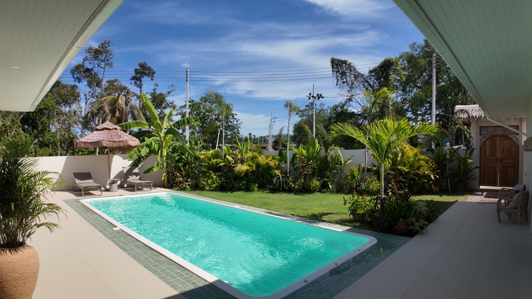 Poolside view across the Villa Reina exterior