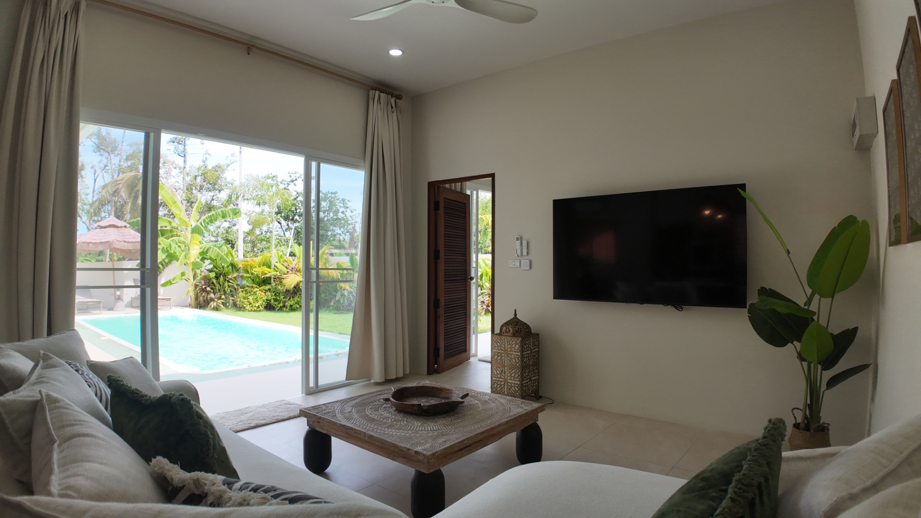 Open-plan living room view at Villa Reina in Koh Samui