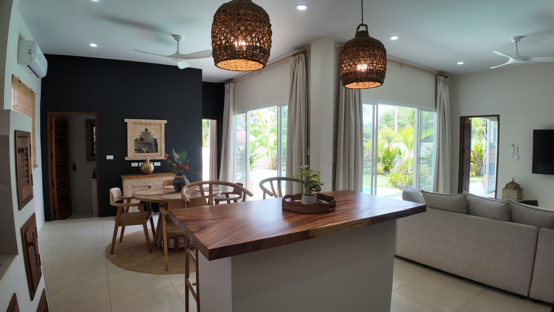 Kitchen worktop and storage view at Villa Reina