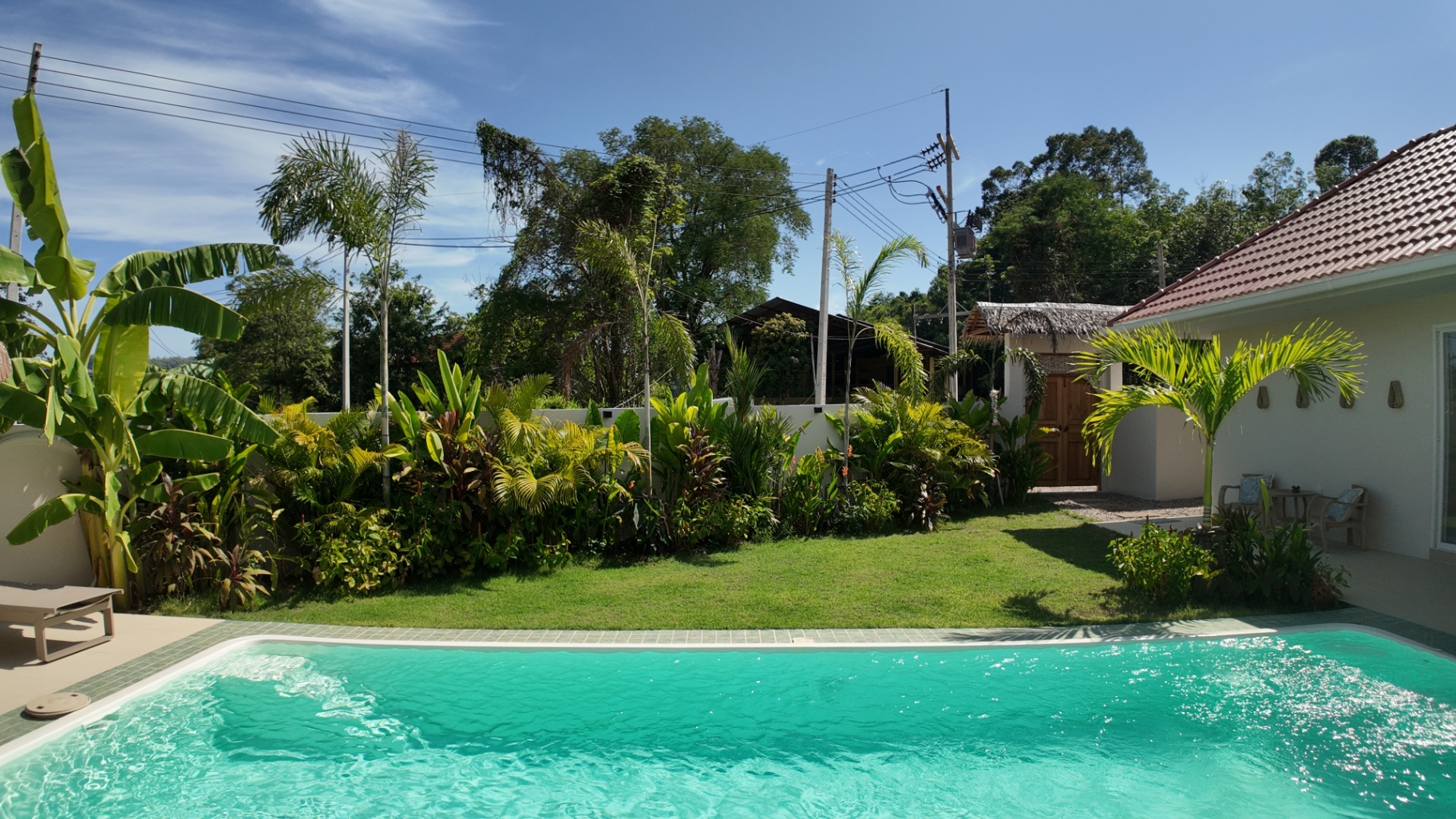 Exterior overview of Villa Reina with poolside approach