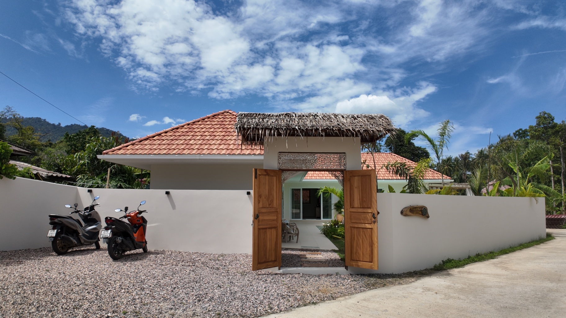 Front door and arrival parking area at Villa Reina
